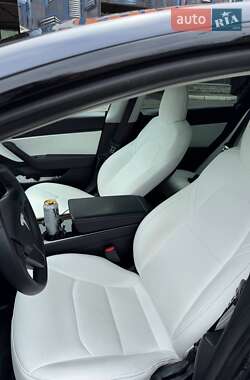 Седан Tesla Model 3 2020 в 