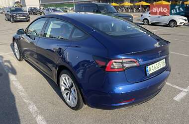 Седан Tesla Model 3 2022 в 