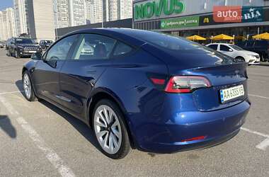 Седан Tesla Model 3 2022 в 
