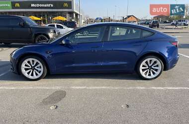 Седан Tesla Model 3 2022 в 