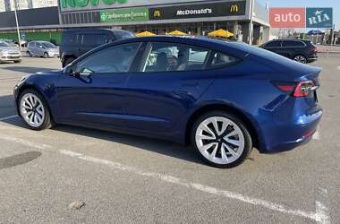 Седан Tesla Model 3 2022 в 