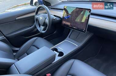 Седан Tesla Model 3 2022 в 