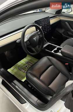 Седан Tesla Model 3 2021 в 