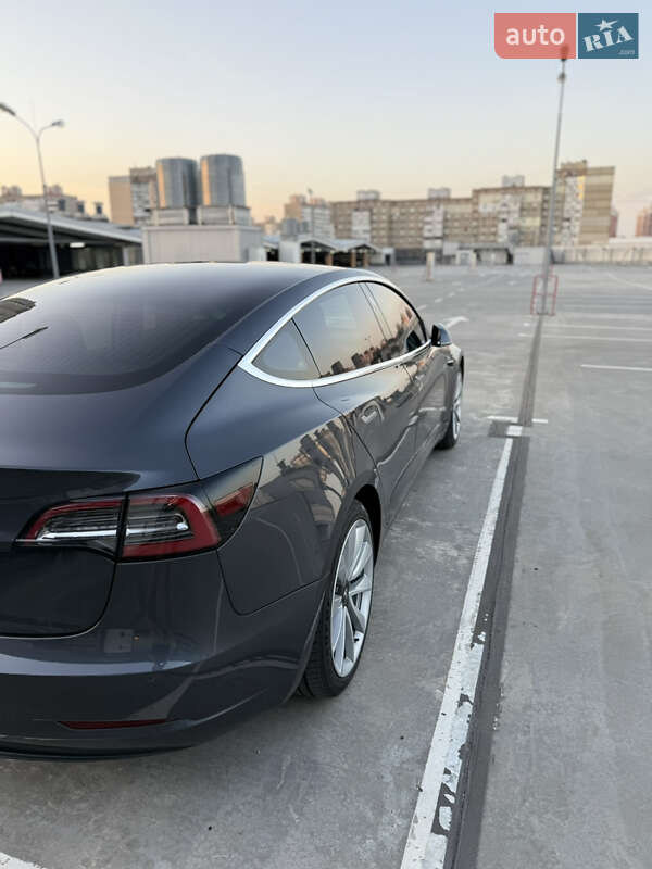 Седан Tesla Model 3 2018 в Києві