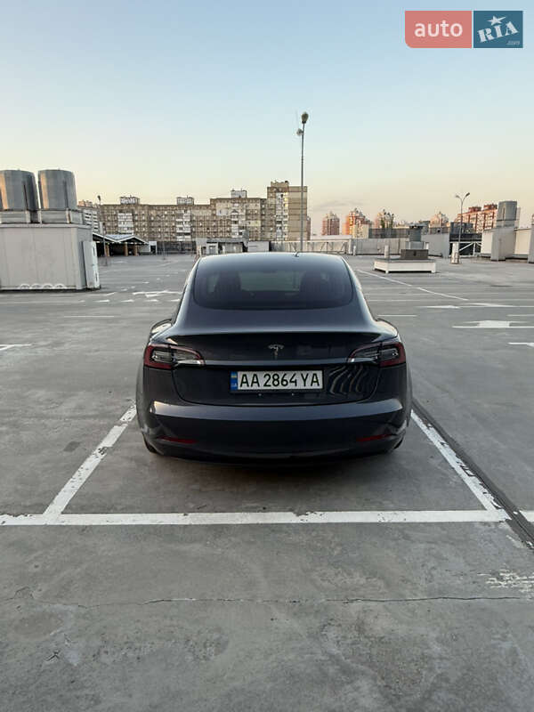 Седан Tesla Model 3 2018 в Києві