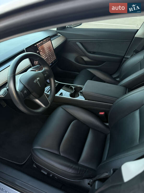Седан Tesla Model 3 2018 в Києві