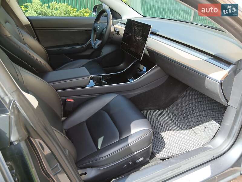 Седан Tesla Model 3 2019 в Киеве