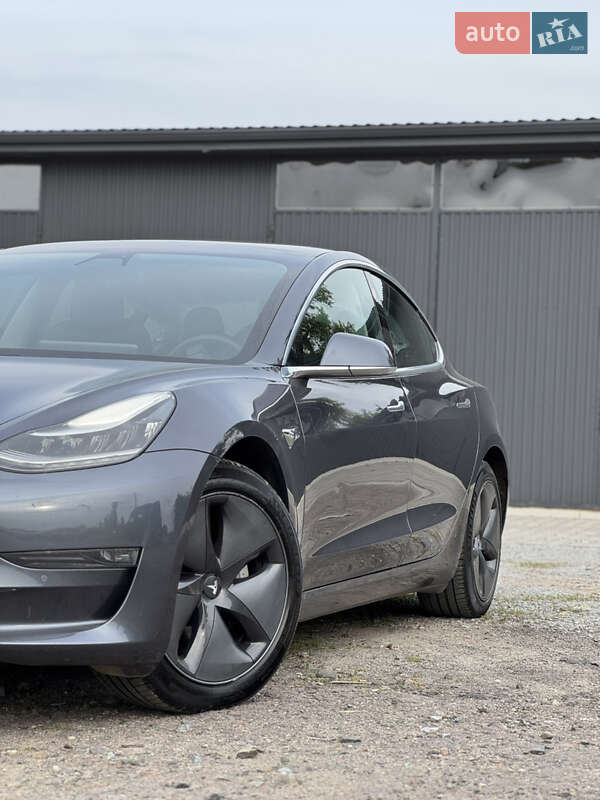 Седан Tesla Model 3 2019 в Рівному