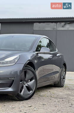 Седан Tesla Model 3 2019 в 