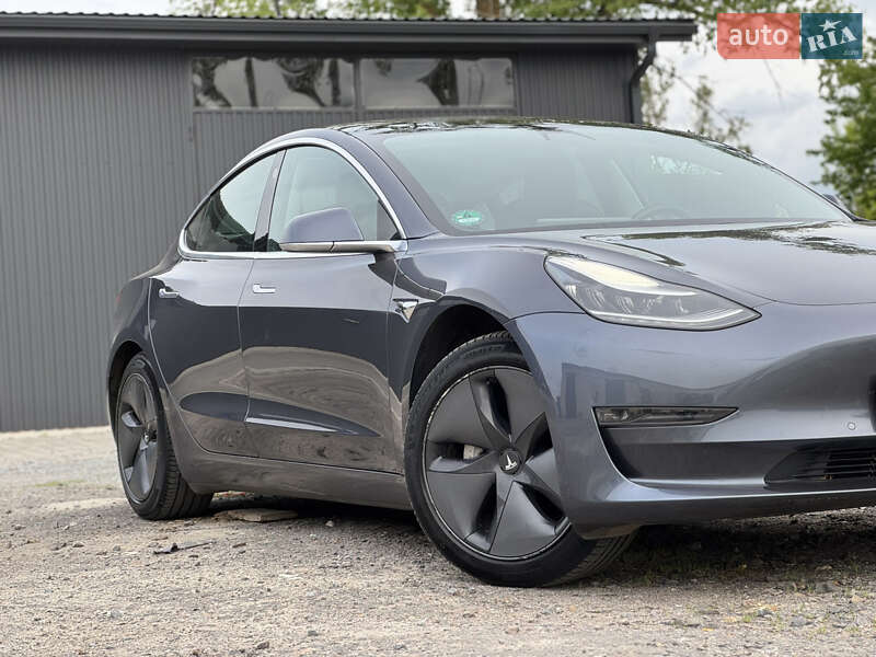 Седан Tesla Model 3 2019 в Рівному