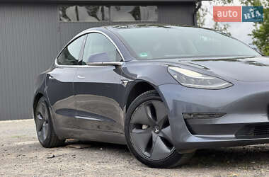 Седан Tesla Model 3 2019 в 