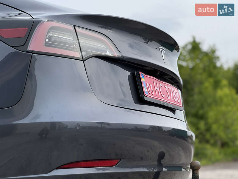 Седан Tesla Model 3 2019 в Рівному