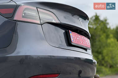 Седан Tesla Model 3 2019 в 