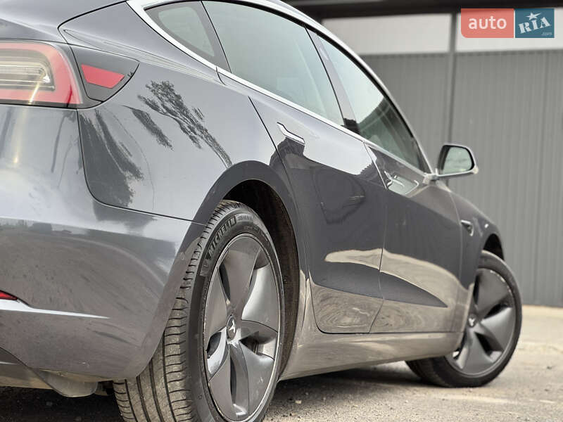 Седан Tesla Model 3 2019 в Рівному