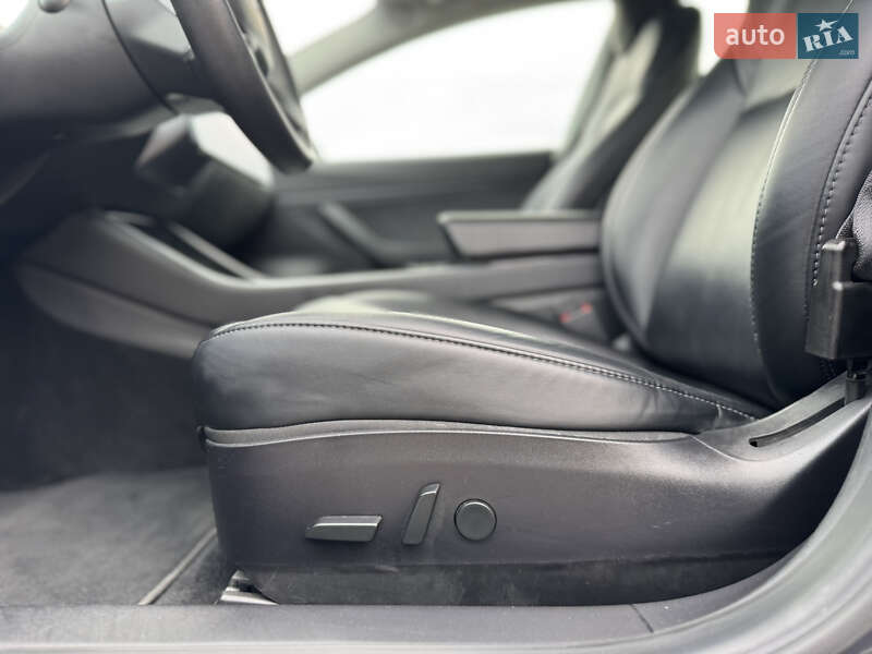 Седан Tesla Model 3 2019 в Рівному