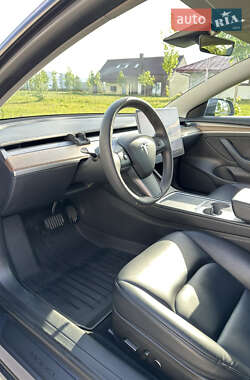 Седан Tesla Model 3 2023 в 