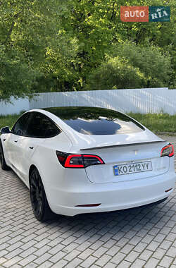 Седан Tesla Model 3 2021 в 