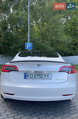 Седан Tesla Model 3 2021 в 