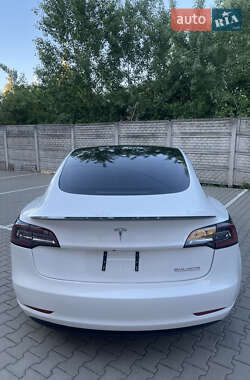 Седан Tesla Model 3 2021 в 