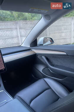Седан Tesla Model 3 2021 в 