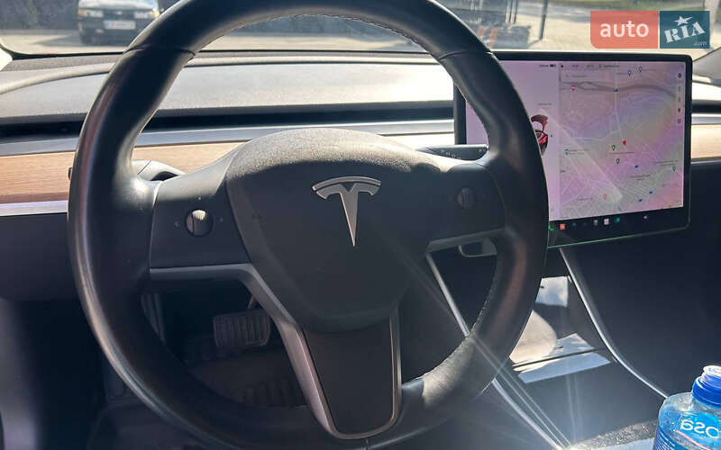 Седан Tesla Model 3 2019 в Чернівцях