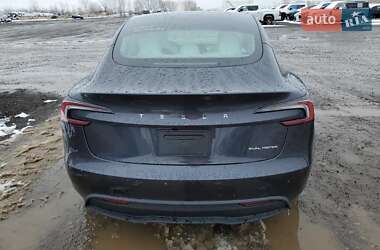 Седан Tesla Model 3 2024 в 