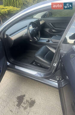 Седан Tesla Model 3 2019 в 