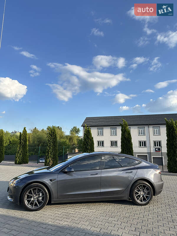Седан Tesla Model 3 2022 в Вінниці