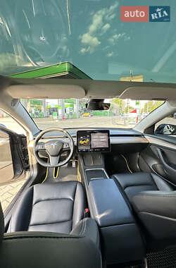 Седан Tesla Model 3 2022 в 