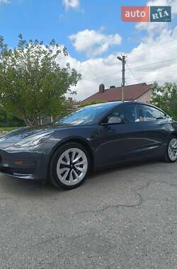 Седан Tesla Model 3 2022 в 