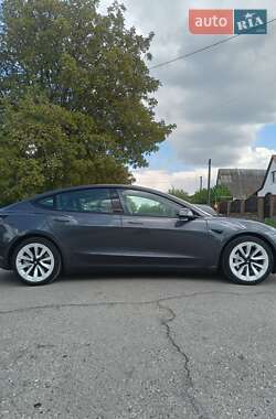 Седан Tesla Model 3 2022 в 