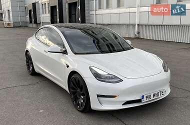 Седан Tesla Model 3 2022 в 