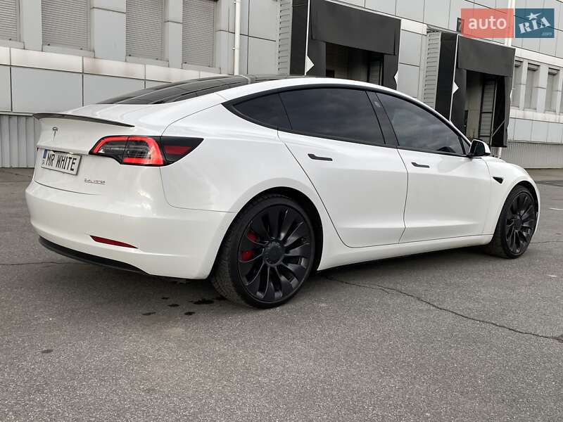 Седан Tesla Model 3 2022 в Ужгороді