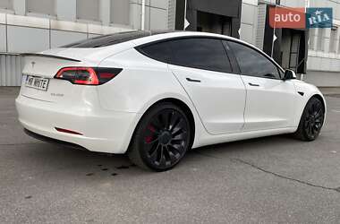 Седан Tesla Model 3 2022 в 