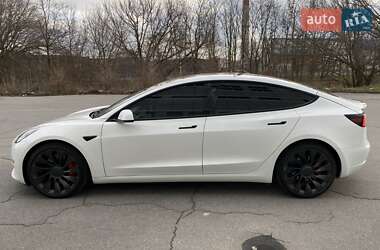 Седан Tesla Model 3 2022 в 
