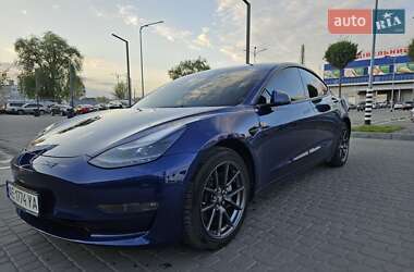 Седан Tesla Model 3 2022 в 