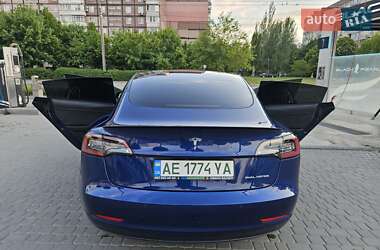 Седан Tesla Model 3 2022 в 
