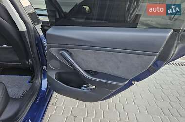 Седан Tesla Model 3 2022 в 