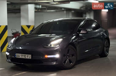 Седан Tesla Model 3 2022 в 