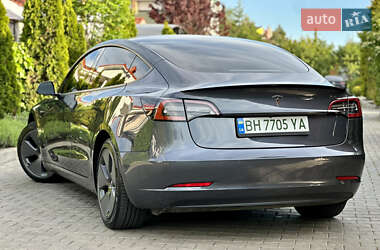 Седан Tesla Model 3 2021 в 