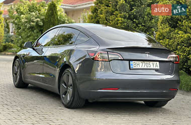 Седан Tesla Model 3 2021 в 
