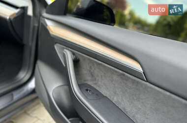 Седан Tesla Model 3 2021 в 