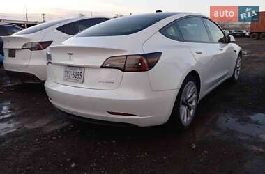 Седан Tesla Model 3 2022 в 