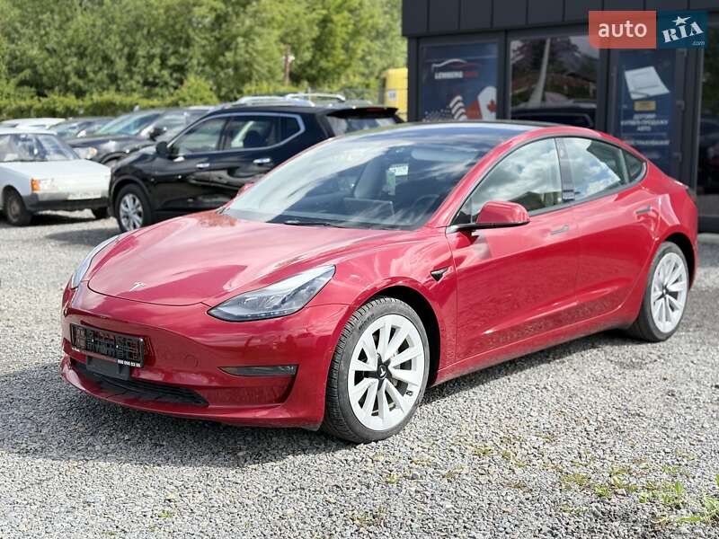 Седан Tesla Model 3 2022 в Львове
