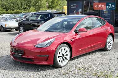 Седан Tesla Model 3 2022 в 