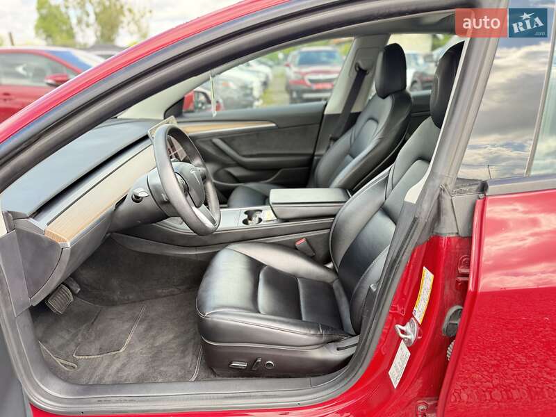 Седан Tesla Model 3 2022 в Львове