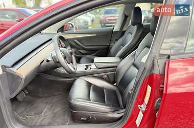 Седан Tesla Model 3 2022 в 