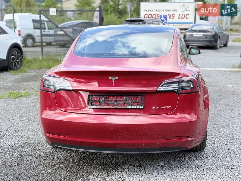 Седан Tesla Model 3 2022 в Львове
