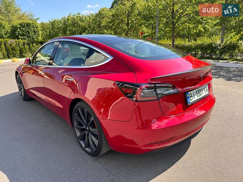 Седан Tesla Model 3 2020 в Виннице