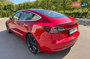 Седан Tesla Model 3 2020 в 